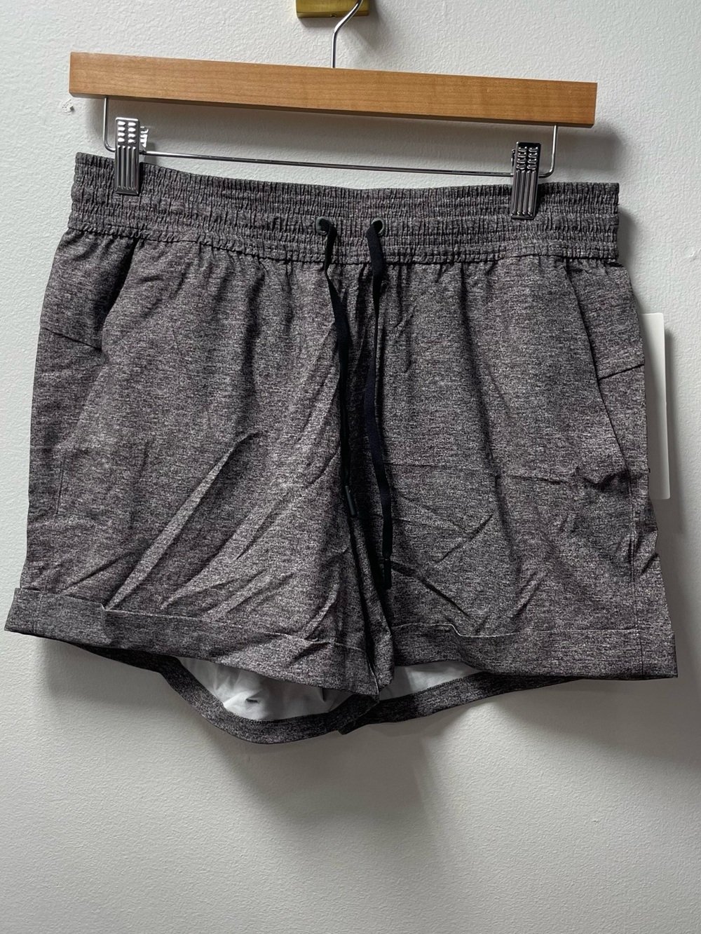 NWT Lululemon Spring Break Away Short 3” size 8
